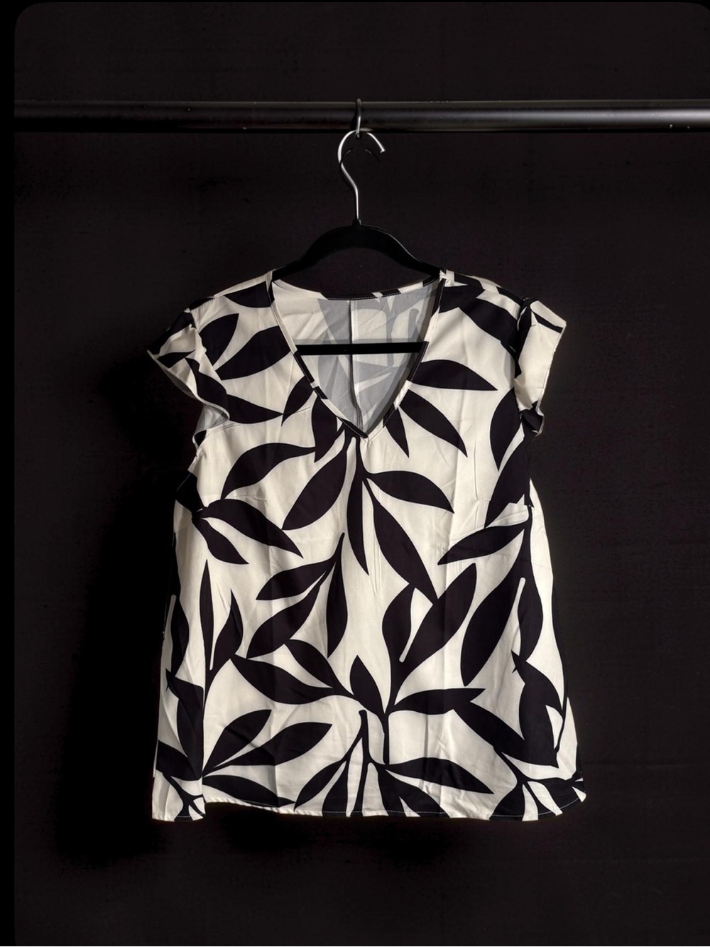 SHEIN Black & White Leaf V-Neck Blouse